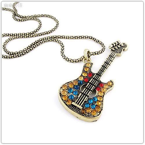 Colar Guitarra Strass